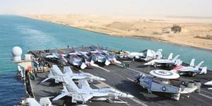 Weniger Handels- aber mehr Hochseekreuzfahrt- und Kriegsschiffe passieren den Suez Kanal in Ägypten. © U.S. Navy