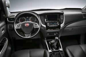 Das Cockpit in einem Fiat Fullback. © 2017, FCA