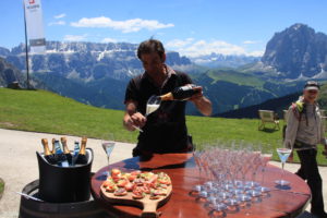 Speis und Trank und Aussicht auf Val Gardena, eine Wanderwelt in den Dolomiten. © 2015, Foto: Eva-Maria Becker
