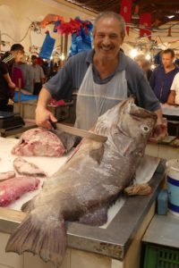 Fischverkäufer auf dem Fischmarkt von Tunis. © 2017, Foto/BU: Dr. Bernd Kregel