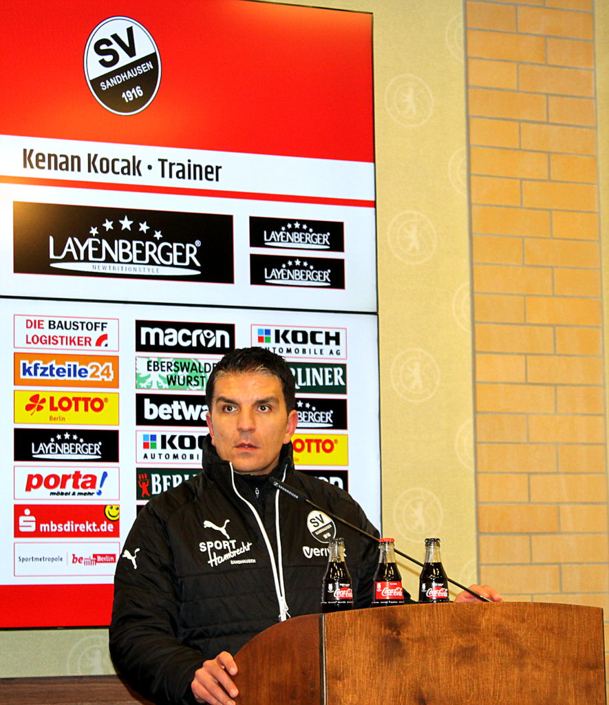 Kenan Kocak Trainer des SV Sandhausen während der Pressekonfernez Foto: Hans-Peter Becker