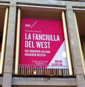 Plakat zur Puccini-Oper "La fanciulla del West" in der Oper Leipzig.