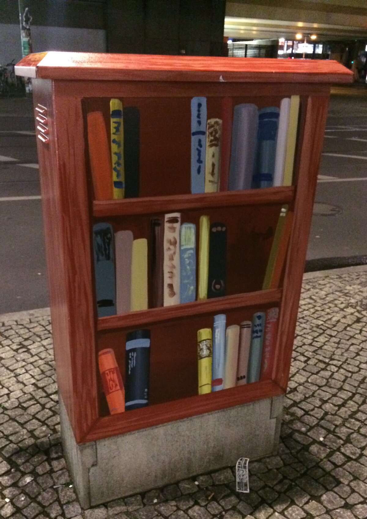 Bücherkasten in Berlin.