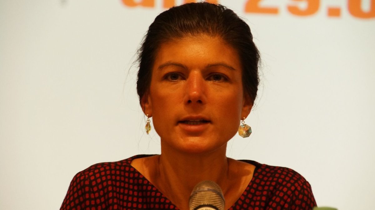 Kommentar: Wie verrückt ist Sahra Wagenknecht oder Wie lange tut sich die schönste Rothaut des Sozialismus noch die antideutschen Sozen von der L an?