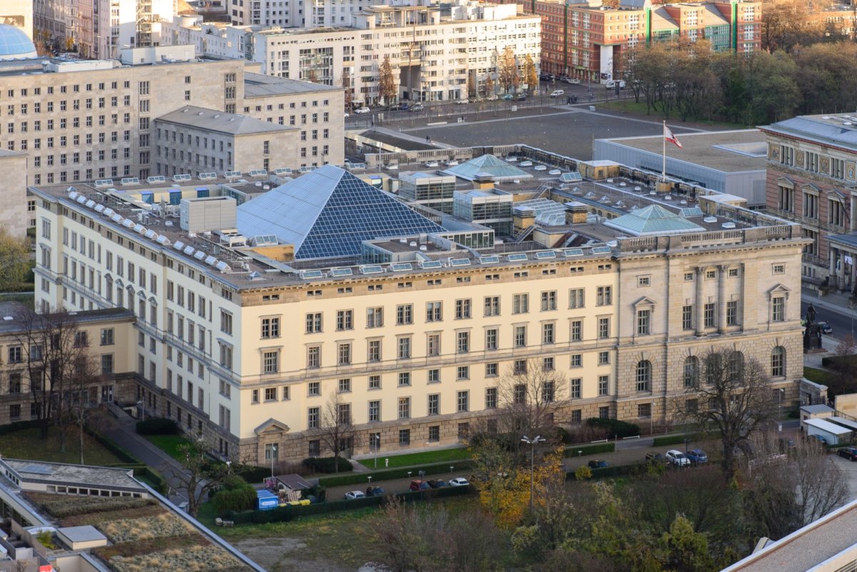 Belustigung bei Olivgrünen von B90G über „den schrecklicken Tod von Mannheim“ im Abgeordnetenhaus der Migranten-Metropole Berlin?