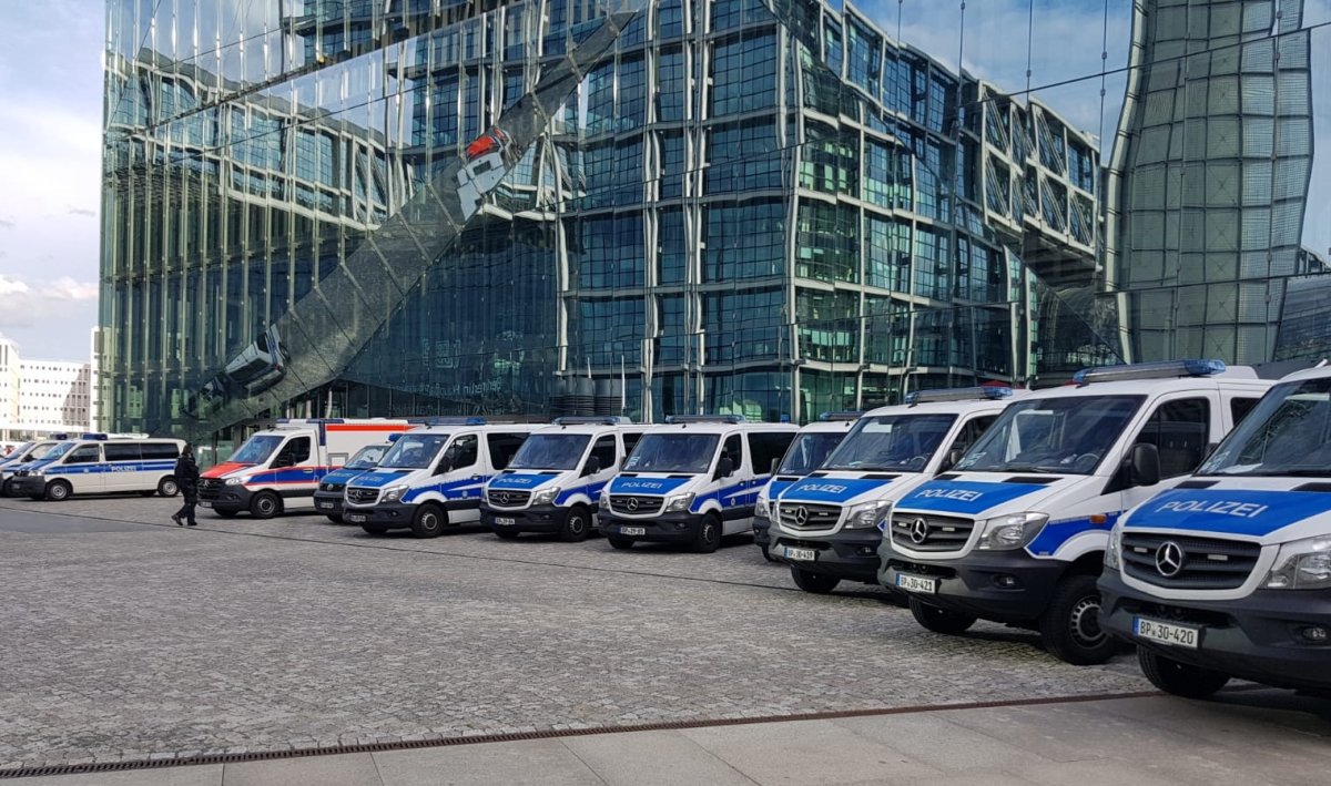 Staatsgewaltorgie gegen Frauen: Berliner Polizei dreht durch