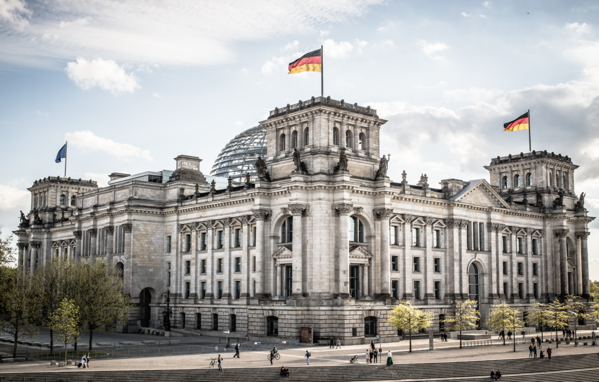 Kommentar: Im Berliner Reichstag sprach ein Faschist vor Halunken und Hasardeuren