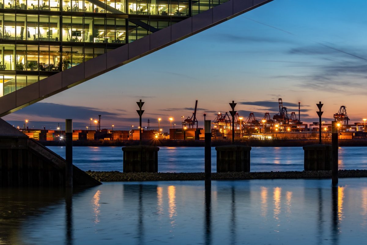 Christen, Sozen, Olivgrüne und Besserverdienende regieren die BRD weiter runter – Absturz der Kernbranchen Automobilbau und Maschinenbau