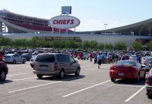 Die NFL startet in die neue Saison – mit drei Spielern, die auch Deutsch sprechen, ohne Cheerleader, fast leeren Stadien, Schiedsrichter mit Mundschutz und elektronischen Pfeifen