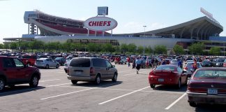 Die NFL startet in die neue Saison – mit drei Spielern, die auch Deutsch sprechen, ohne Cheerleader, fast leeren Stadien, Schiedsrichter mit Mundschutz und elektronischen Pfeifen