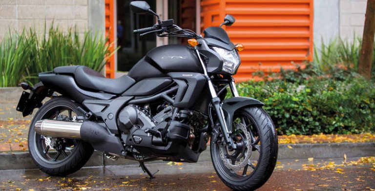 „Comfort, Technology und Experience” bietet ein Mittelklasse-Motorrad mit Doppelkupplungsgetriebe von Honda oder Die CTX700N, ein DCT-Motorrad