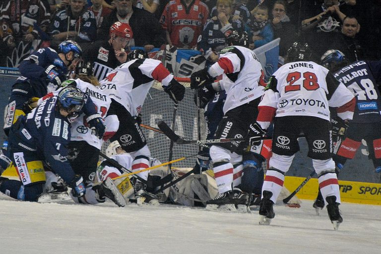 Berliner Eisbären besiegen Kölner Haie mit 4:1 im fünften Viertelfinalspiel