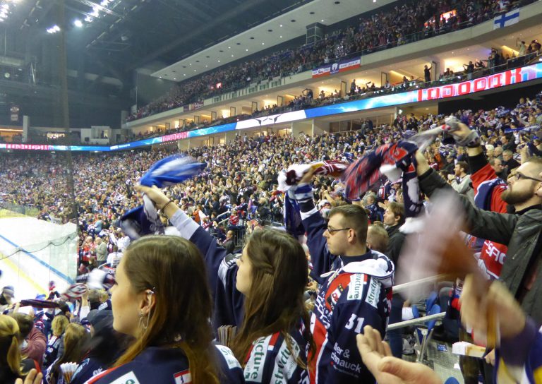 Schwenninger Wild Wings besiegen Berliner Eisbären mit 2:1