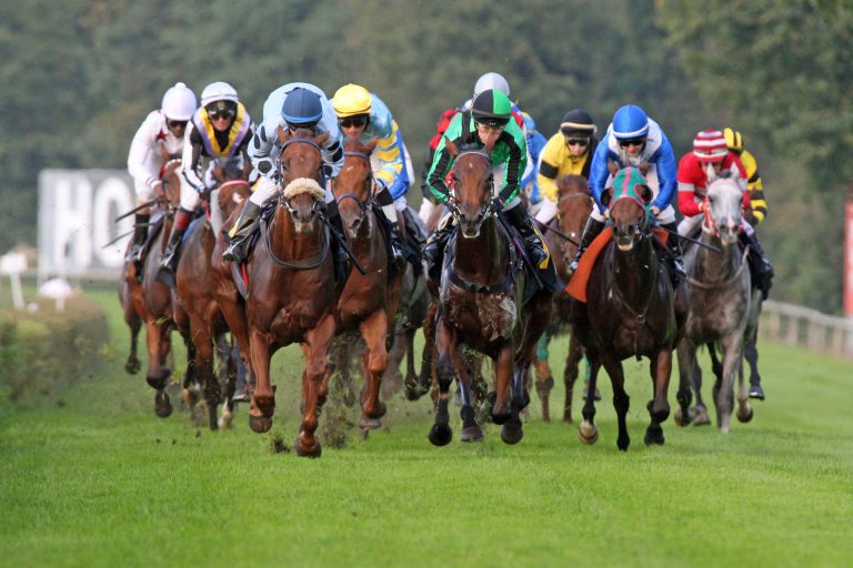 Auf zum „After Work Renntag“ nach Hoppegarten