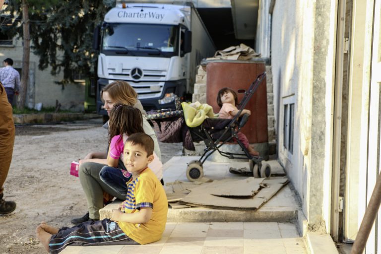„Wings on Wheels“ von Stuttgart nach Gaziantep – 250 Tonnen Hilfsgüter in einem Konvoi von neun Lastkraftwagen unter dem Mercedes-Stern