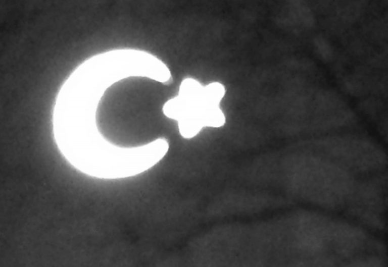 Türkische Offiziere und Soldaten versuchten gestern einen Putsch gegen Sultan Erdogan und die Islamisten von der AKP – Seit heute wird zurückgeputscht