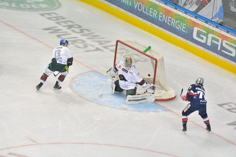 Zehn Tore vor zehn Uhr oder Berliner Eisbären besiegen Augsburger Panther mit 6:4 (2:2, 3:1, 1:1)