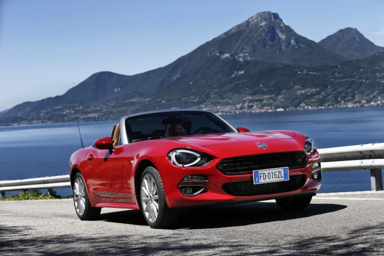 Der Fiat 124 Spider oder Die Wiederkehr eines Kultautos – Das neu aufgelegte Fahrzeug wurde gemeinsam mit Mazda entwickelt