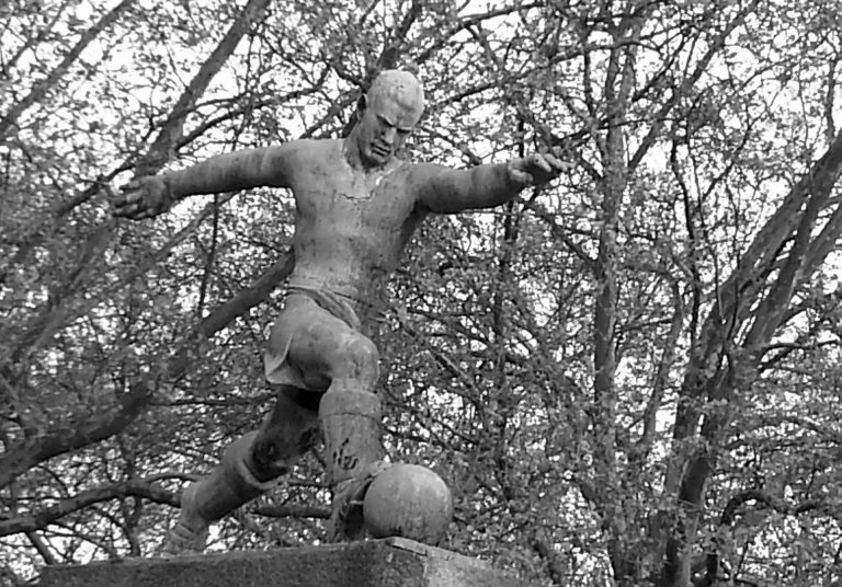 Borussia Mönchengladbach ballert den BSC Hastedt an der Weser vom Deich – Serie: Vier Tage Männerfußball oder Die erste Runde im Pokal (Teil 3/4)