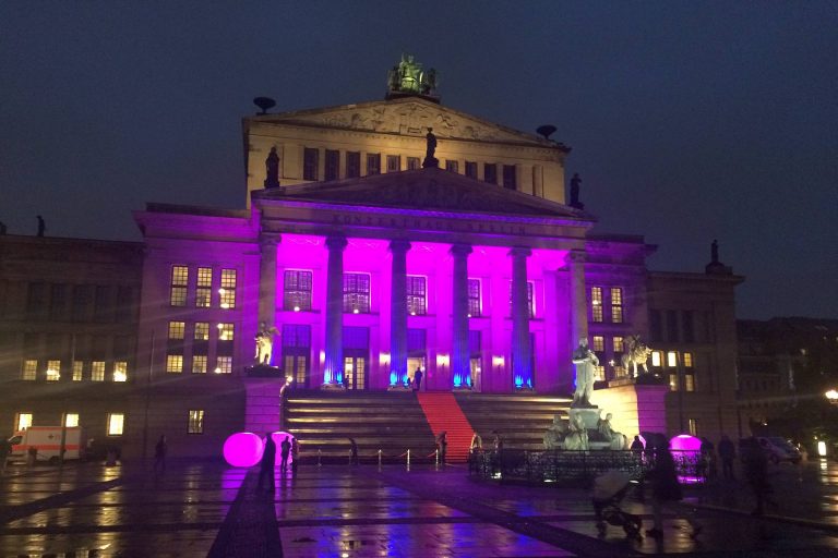 Im Glanze neuer Konzertsäle – Orchestersterben und Arbeitsproduktivität. Die Deutsche Orchestervereinigung baut sich eine Erfolgsgeschichte
