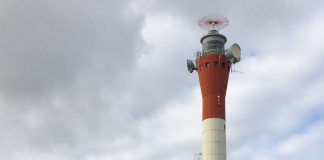 Die Leuchttürme leuchten, ihr Abglanz fällt auf den Regierenden Bürgermeister von Berlin – Pressekonferenz in der Berliner Philharmonie zur Vorstellung des künftigen Chefdirigenten Kirill Petrenko und der Intendantin Andrea Zietzschmann