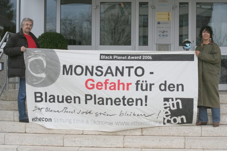 Monsanto vor Gericht – Vor dem Monsanto-Tribunal in Den Haag