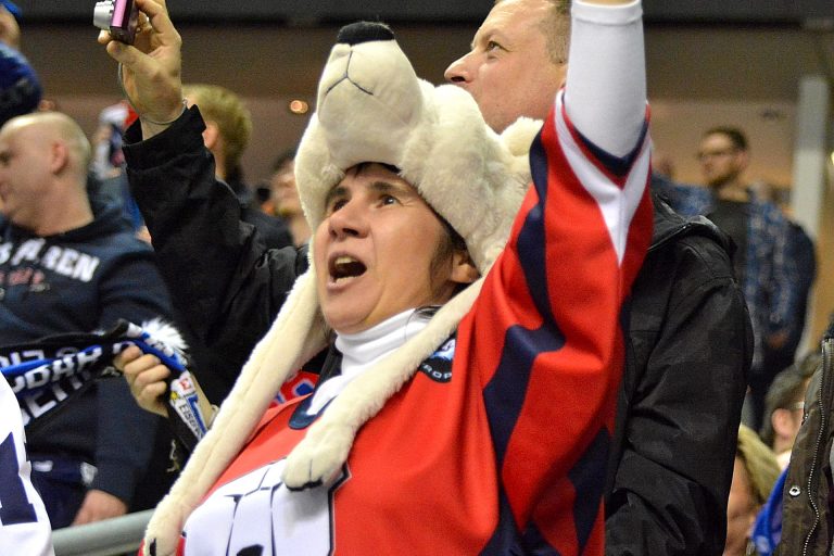 Oh, wie schön ist Overtime – Direktberichterstattung von der DEL-Begegnung zwischen Eisbären Berlin und Straubing Tigers