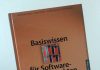 Wissenswertes und Prüfungsrelevantes über die Grundlagen, den Entwurf, die Beschreibung, die Kommunikation, die Qualität und die Werkzeuge von Softwarearchitekturen – Annotation zum Sachbuch „Basiswissen für Softwarearchitekten“ von Mahbouba Gharbi, Arne Koschel, Andreas Rausch und Gernot Starke