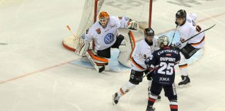 Berliner Eisbären mit einer 2:3-Niederlage nach Verlängerung gegen Wolfsburg und einem 3:0-Sieg in Düsseldorf
