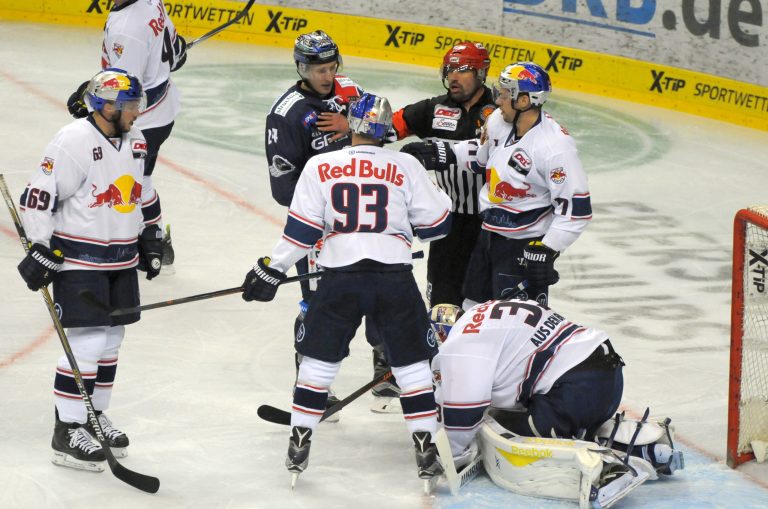 Vizemeister Eisbären Berlin gegen Meister Red Bull München zum Auftakt der neuen Saison in der Deutschen Eishockey-Liga
