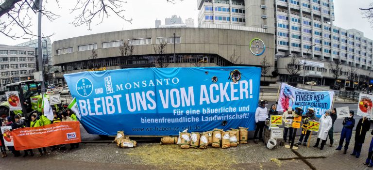 „Mehr Tierwohl – geschafft“ oder Dumme Sprüche, dreiste Lügen und ein „unverbindliches Tierwohl-Label“? – Viele Deutsche widersprechen dem Bundesbauernminister im Berliner Reichstag und auf den Autostraßen dieser Stadt