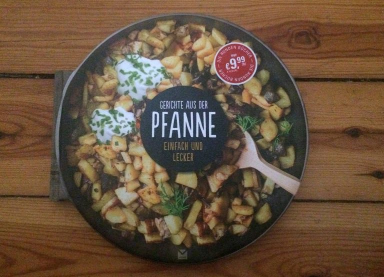 „Pfannen zum Braten, Dünsten, Frittieren, Schmoren oder Kochen sind unverzichtbare praktische Küchenutensilien“ – Annotation zum Rundbuch „Gerichte aus der Pfanne“
