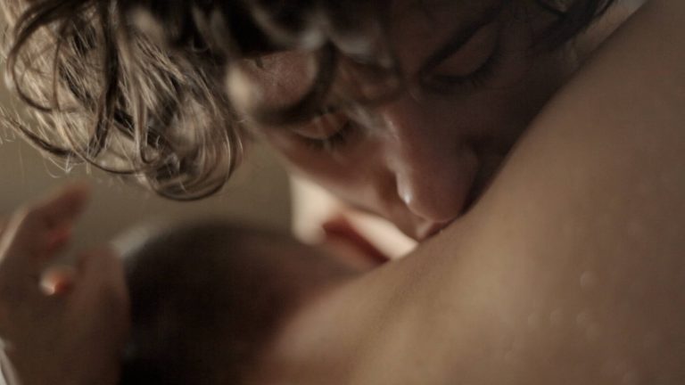 „Violently Happy“ oder lustvoll selbst Leid erleben – Der Dokumentarfilm von Paola Calvo