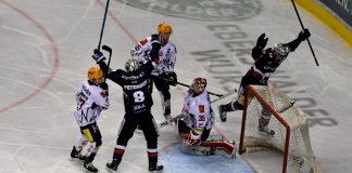 Beim 4:1-Heimsieg über Liga-Neuling Bremerhaven fallen die ersten Tore der frischen Eisbären Aubry und Linglet