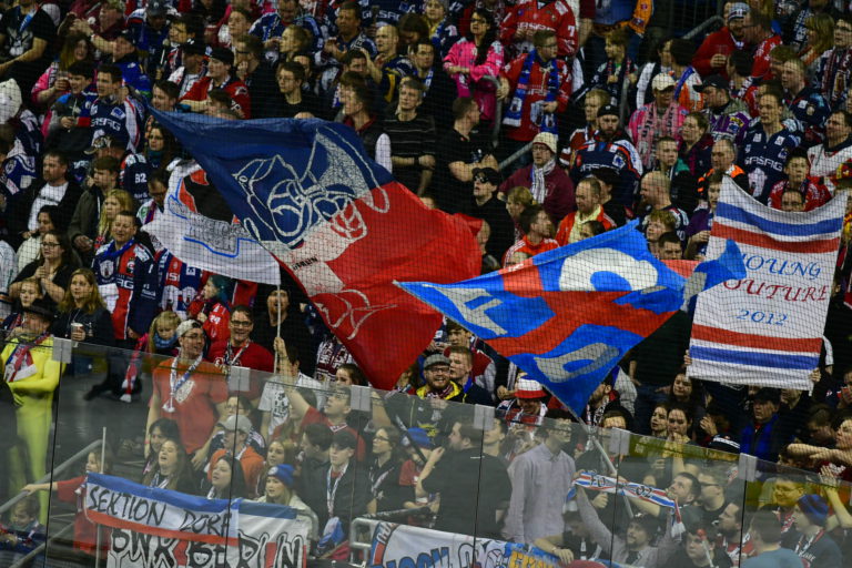 Fans der Eisbären Berlin.