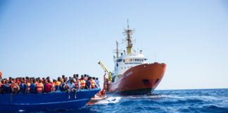 Filme für eine Welt – Grenzenlos helfen an einem Spendenabend für SOS Mediterranee