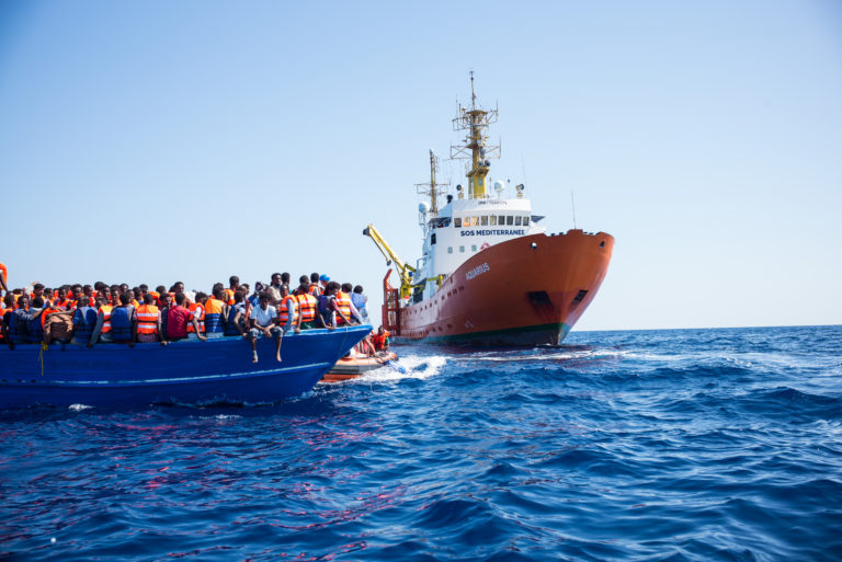 Filme für eine Welt – Grenzenlos helfen an einem Spendenabend für SOS Mediterranee