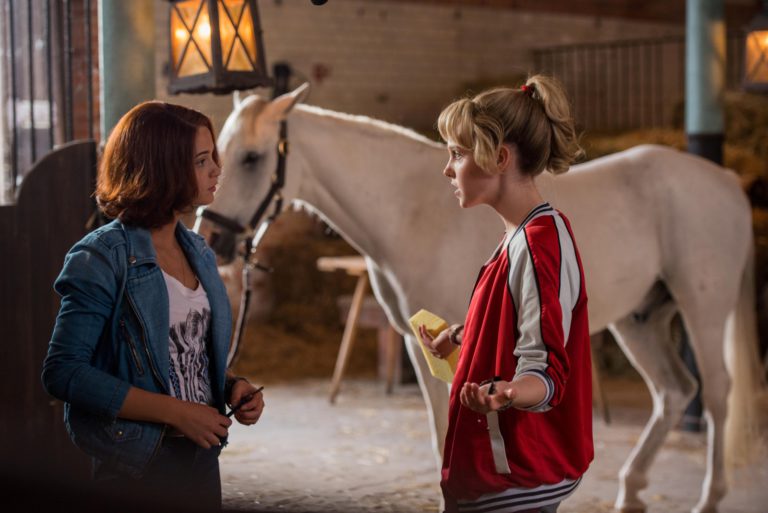 Detlev Bucks Migrantenstadl in Brandenburg – „Das sind Bibi und Tina auf Amadeus und Sabrina…“ tralalalala