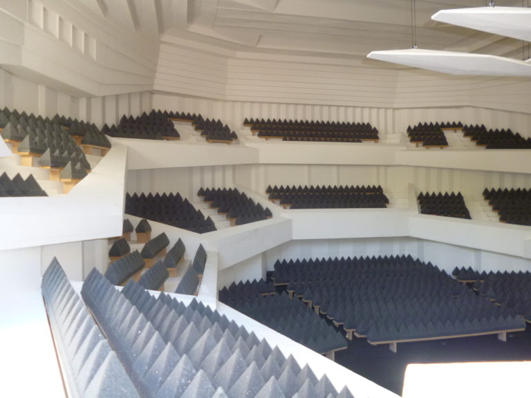 Gute Freunde, strenge Rechnung – Der Dresdner Kulturpalast ist wiederhergestellt. Um welchen Preis?