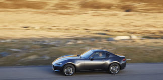 Über dem MX-5 RF thront ein festes Dach – Mazda hatte fürs Design des Coupés ein goldenes Händchen