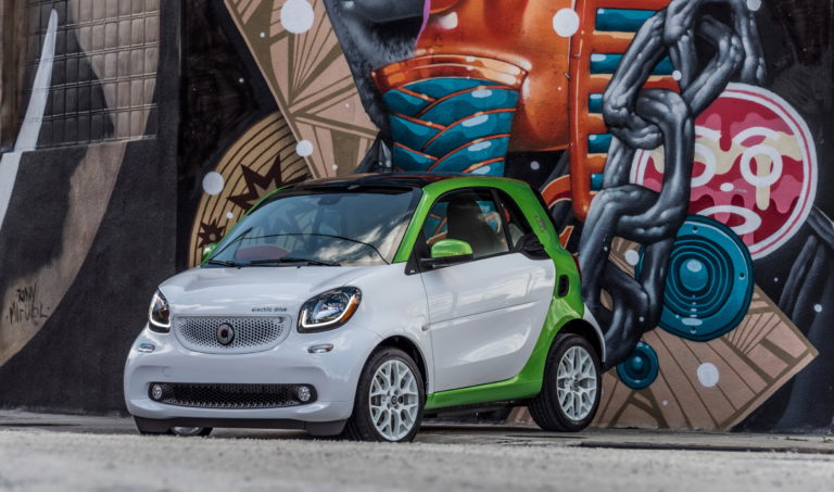 Die ganze Smart-Familie ist elektrisiert – Den Smart Fortwo gibt es abzüglich der Förderung für rund 18 000 Euro