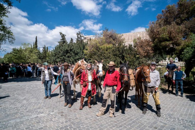 Kunst im Spannungsfeld von Politik und Tierschutz – Der Ritt von Athen zur Documenta 2017 nach Kassel