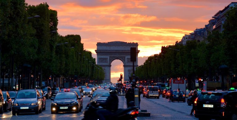 Die Avenue des Champs-Élysées.
