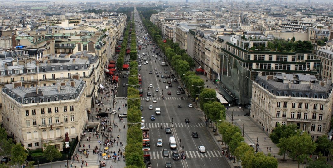 Champs-Elysees Paris QF Quelle Source Pixabay gemeinfrei Download 2017-07-09 Stefan Pribnow Paris: Champs-Élysées.