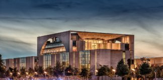 Angela Merkel im Bundestag mit 364 Stimmen erneut zur Kanzlerin gewählt Kanzleramt in Berlin.