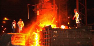 Arbeiter und Abgeordnete kämpfen gegen Fusion von ThyssenKrupp und Tata Stahl