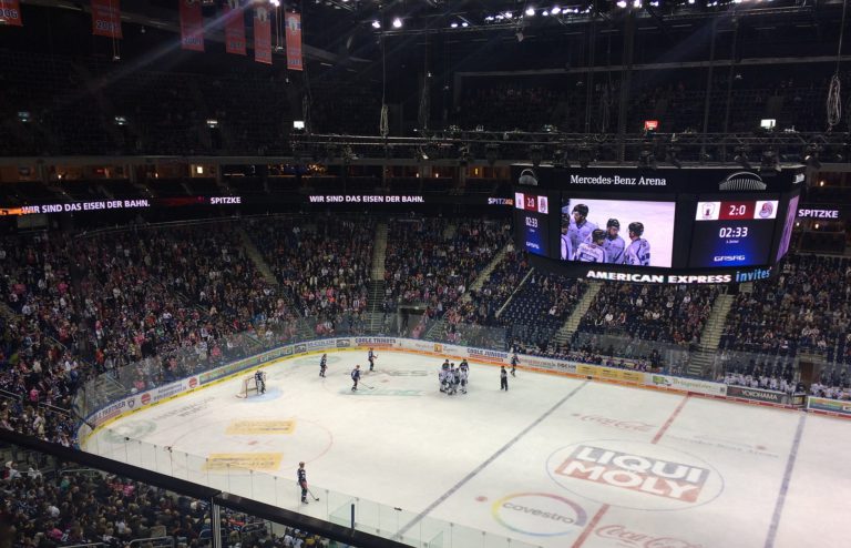 Eisbären Berlin versus Straubing Tigers.