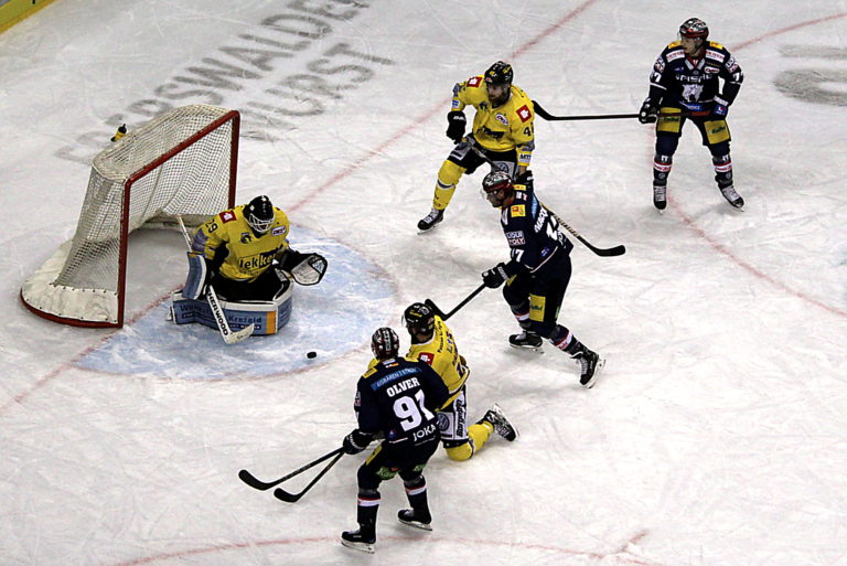 Eisbären Berlin versus Krefeld Pinguine