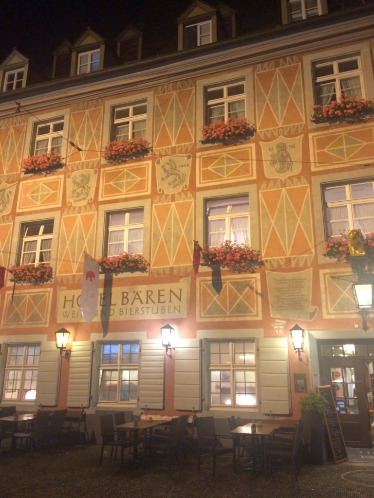 Wein- und Bierstuben im Gasthaus Zum Roten Bären in Freiburg im Breisgau.