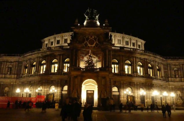 Weihnachtliches Dresden in Sachsen.